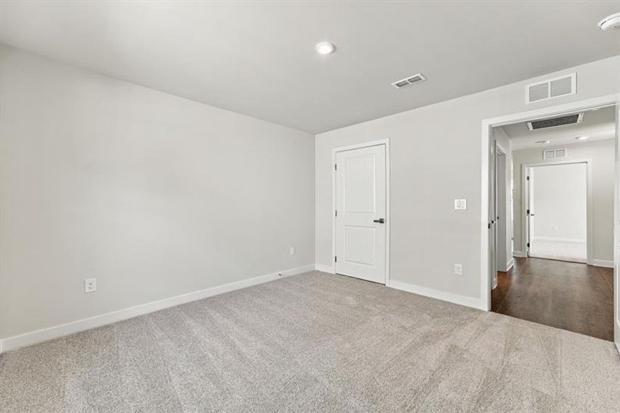 Spacious, unfurnished interior of a new home in Linwood Estates, Lexington (Image 8).