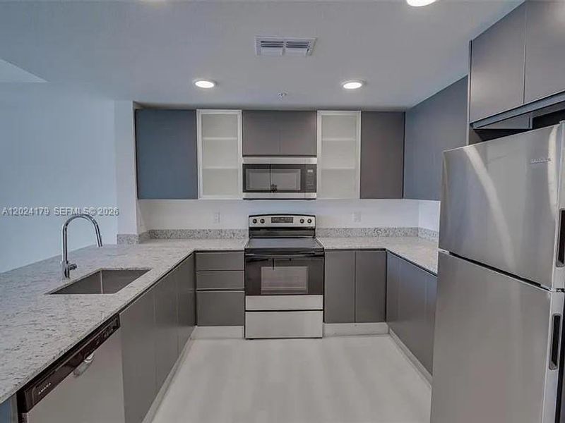 Furnished interior view inside a new home in , Orlando (Image 7).