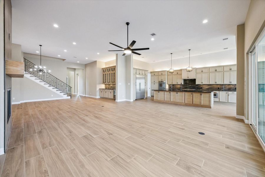 Spacious, unfurnished interior of a new home in , Kemah (Image 39).