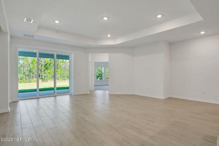 Spacious, unfurnished interior of a new home in , Green Cove Springs (Image 38).