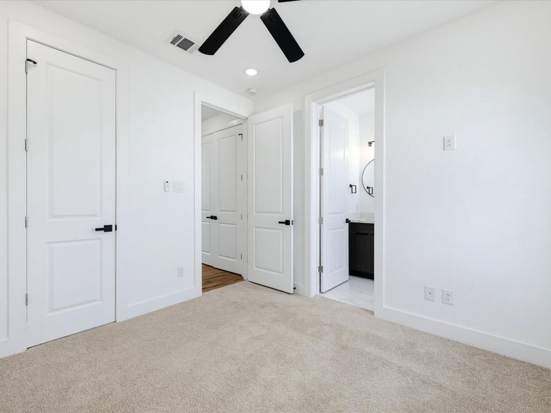 Spacious, unfurnished interior of a new home in , Houston (Image 38).