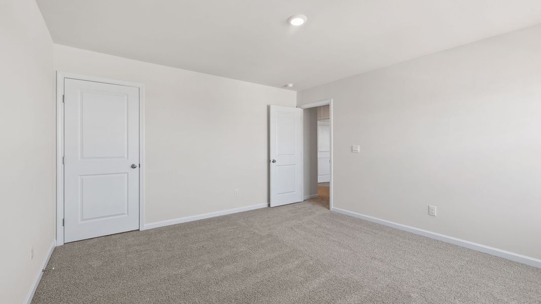 Spacious, unfurnished interior of a new home in Sage Grove, Lyman (Image 27).