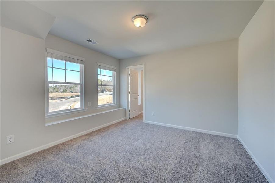 Spacious, unfurnished interior of a new home in Burchwood, Stockbridge (Image 27).