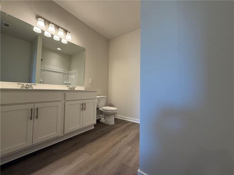 Furnished interior view inside a new home in Ponderosa Farms Manor, Gainesville (Image 10).