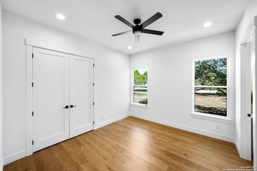 Spacious, unfurnished interior of a new home in , Bandera (Image 20).