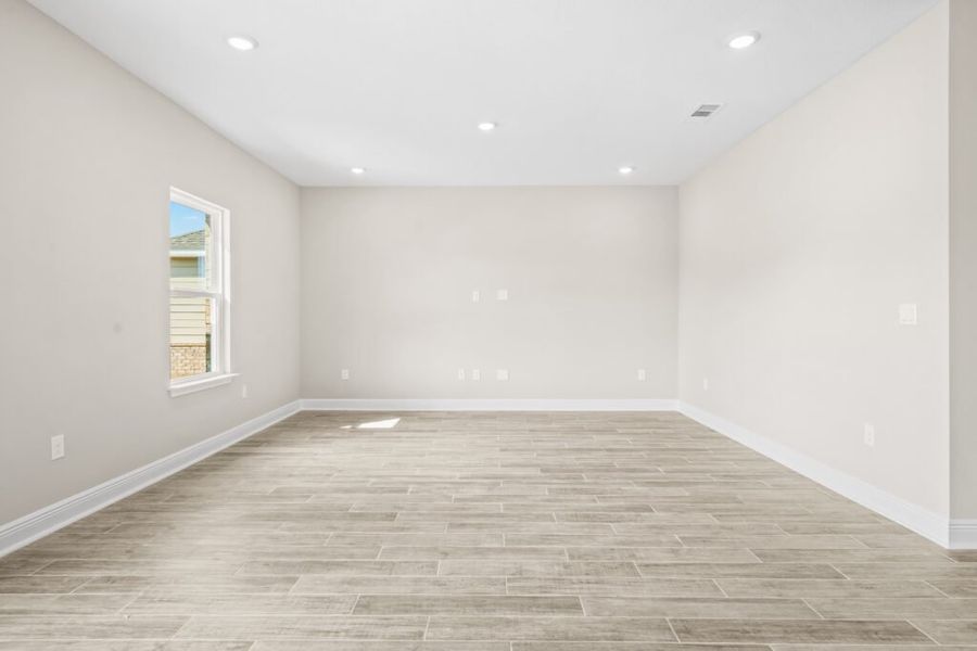 Spacious, unfurnished interior of a new home in Natureview, Freeport (Image 33).