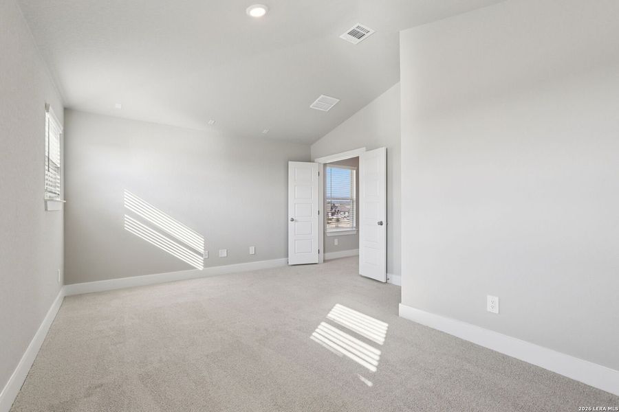 Spacious, unfurnished interior of a new home in Lark Canyon, New Braunfels (Image 55).