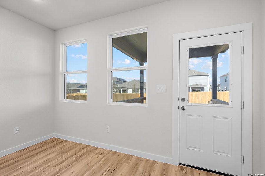 Spacious, unfurnished interior of a new home in Mesa Vista, San Antonio (Image 17).