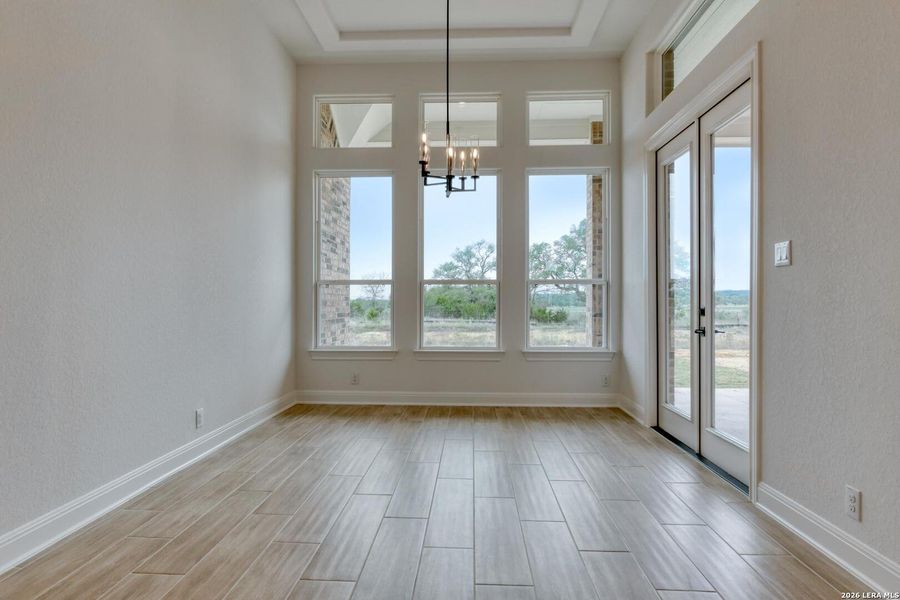 Spacious, unfurnished interior of a new home in Waldsanger, New Braunfels (Image 20).