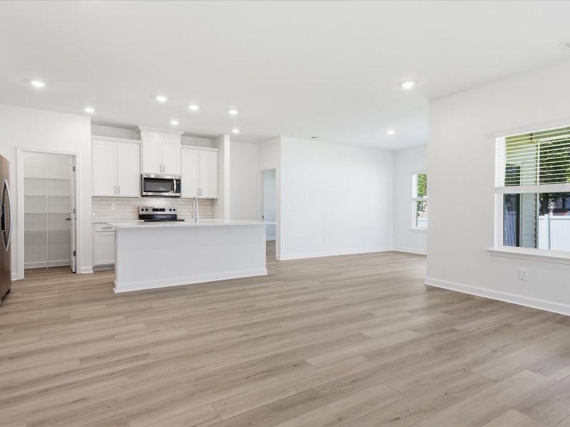 Spacious, unfurnished interior of a new home in Palmetto Place, Longs (Image 9).