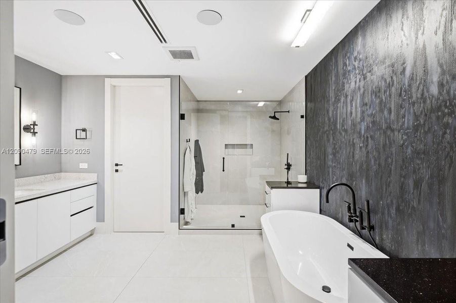 Furnished interior view inside a new home in , Fort Lauderdale (Image 35).