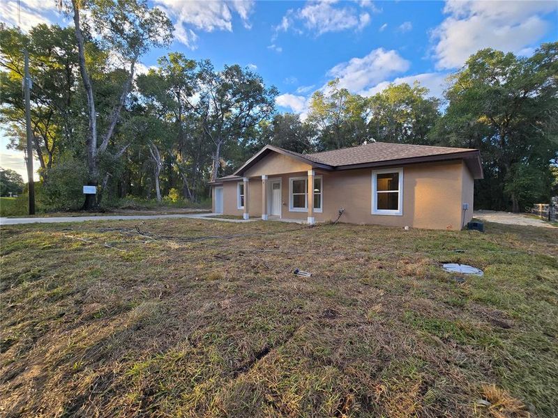 Exterior details and patio area of a home in , Ocala (Image 4).