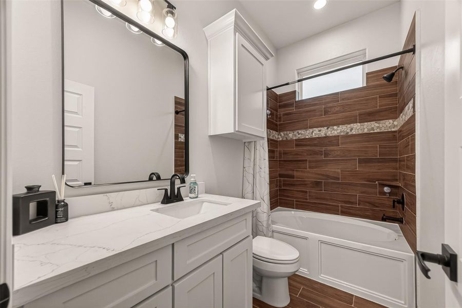 Furnished interior view inside a new home in , Anahuac (Image 14).