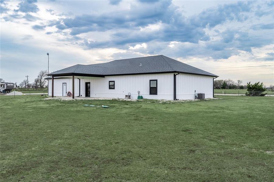Exterior details and patio area of a home in , Sumner (Image 22).
