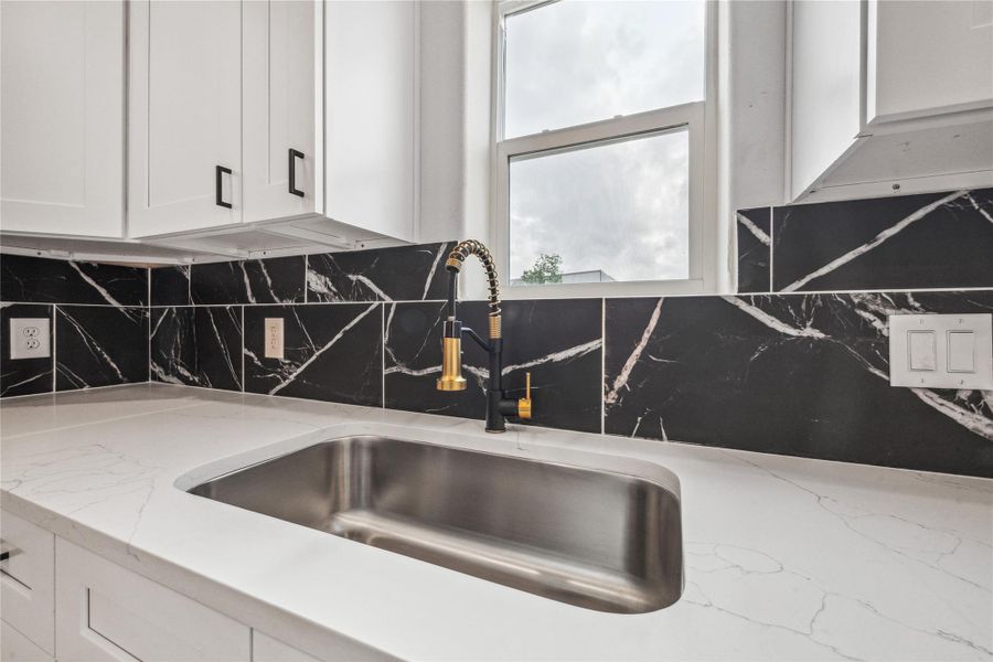 Close-up of interior finishes inside a home in , Santa Fe (Image 11).