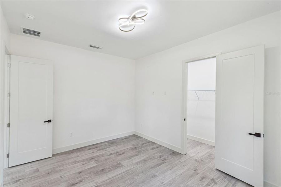 Spacious, unfurnished interior of a new home in , Leesburg (Image 38).