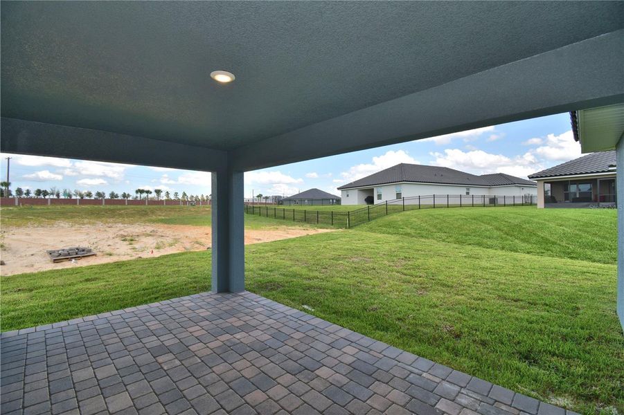 Exterior details and patio area of a home in Lake Juliana Estates, Auburndale (Image 4).