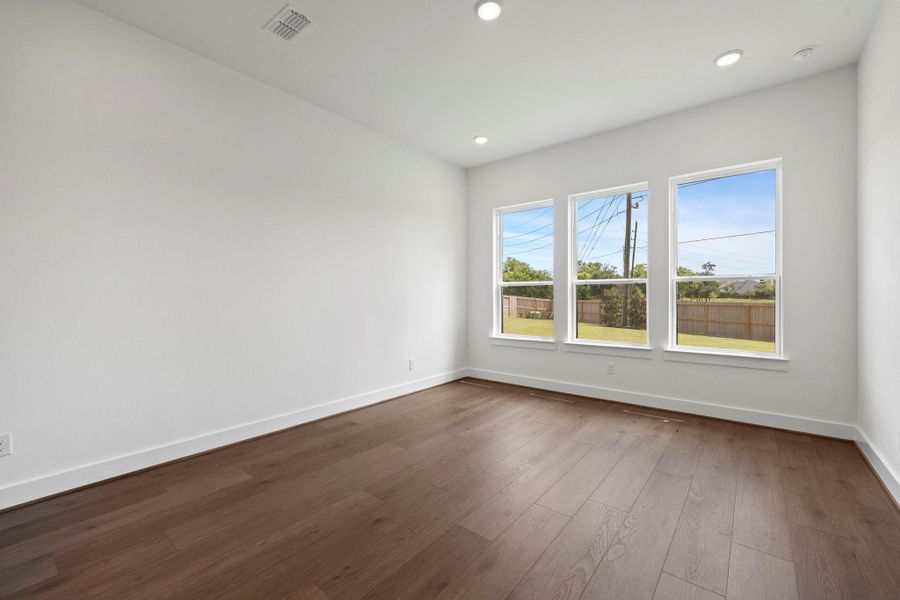 Spacious, unfurnished interior of a new home in Sienna Village of Anderson Springs 50', Missouri City (Image 28).