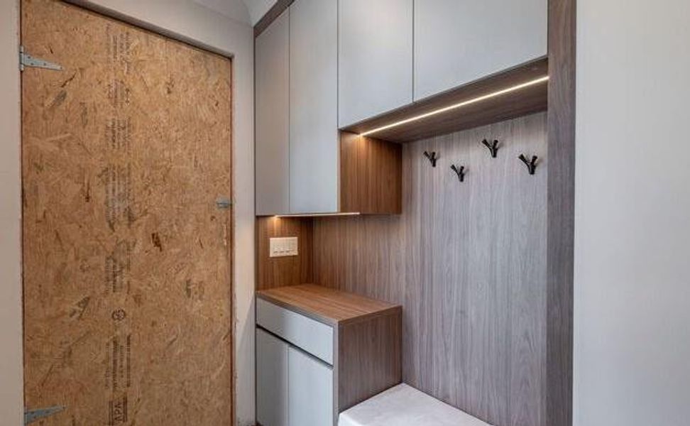 Image 101 of a home in .