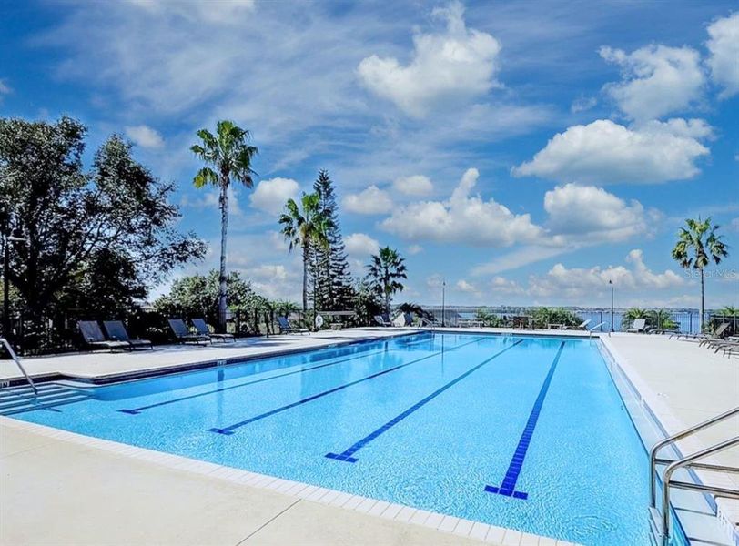 Community amenities in , Auburndale (Image 39).