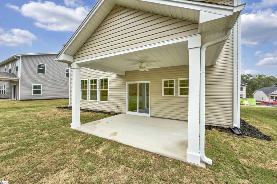 Exterior details and patio area of a home in Lynbrook, Boiling Springs (Image 3).