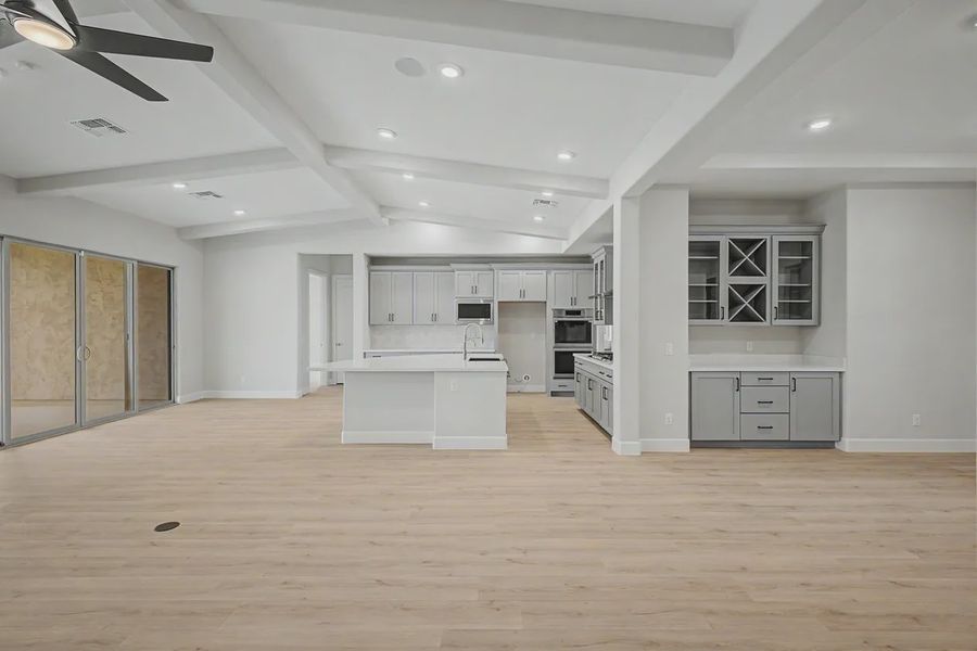 Spacious, unfurnished interior of a new home in Bellero Estates, Queen Creek (Image 16). Spacious, unfurnished interior of a new home in Bellero Estates, Queen Creek (Image 16).