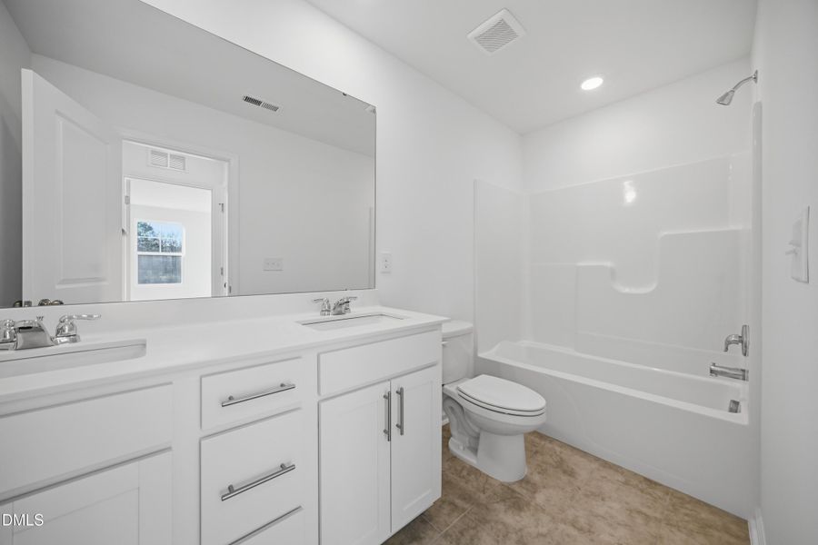 SUN_Everlee_Pic_CarsonII_QMI_227_Bath2_1 SUN_Everlee_Pic_CarsonII_QMI_227_Bath2_1