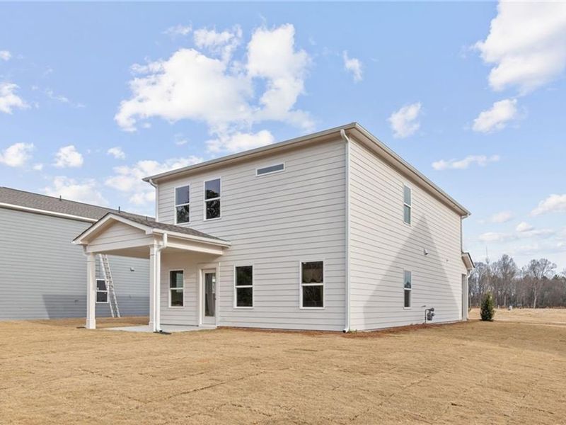 Exterior details and patio area of a home in Cedar Farms, Winder (Image 3).