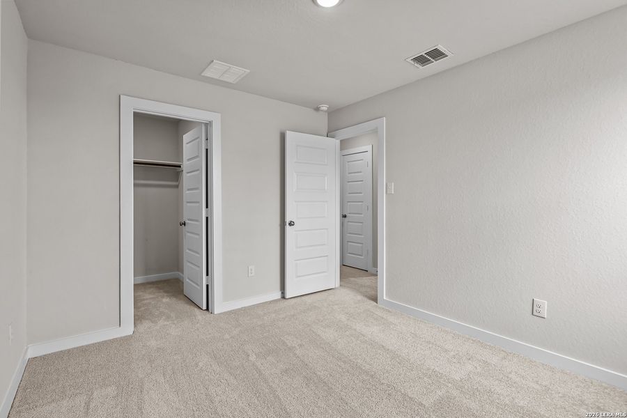Spacious, unfurnished interior of a new home in Hiddenbrooke, Seguin (Image 17).