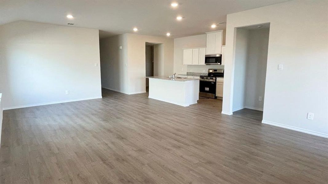Spacious, unfurnished interior of a new home in Sweetwater Springs, Sherman (Image 6).
