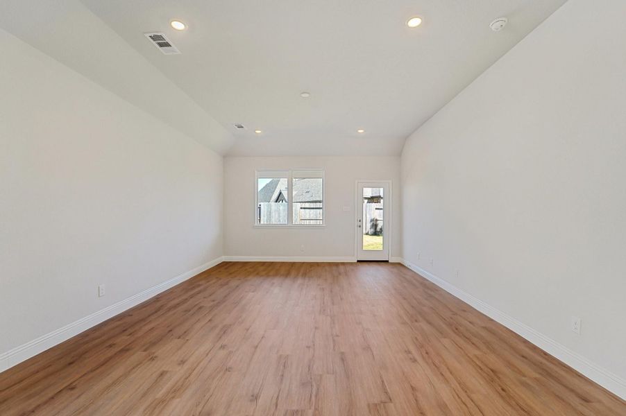 Spacious, unfurnished interior of a new home in Evergreen 40', Conroe (Image 31).