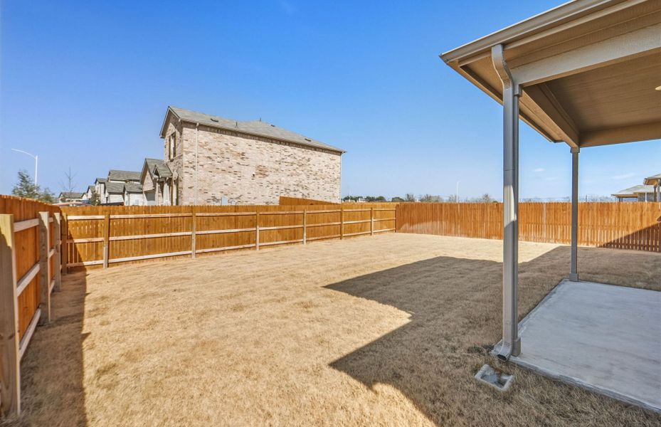 Exterior details and patio area of a home in Lagos, Manor (Image 3).
