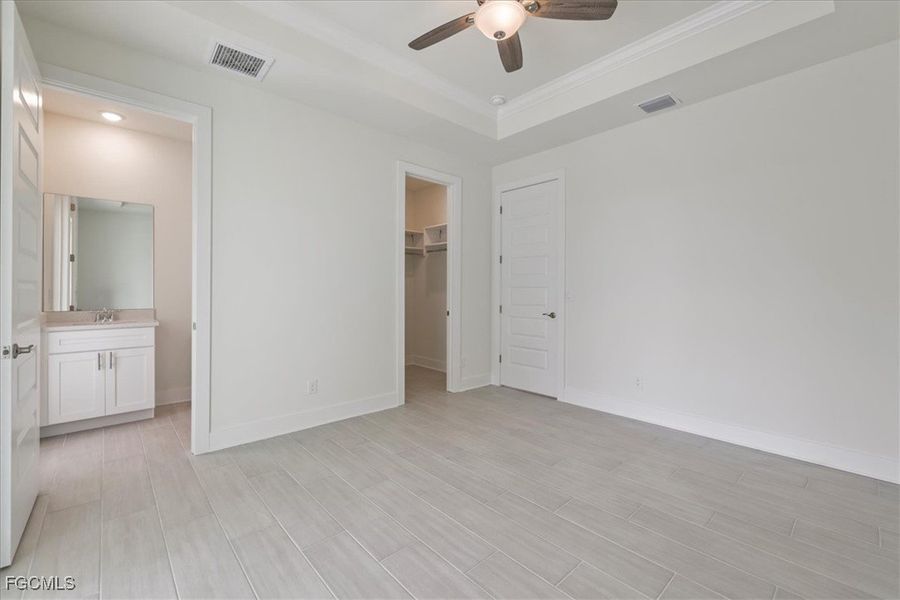 Spacious, unfurnished interior of a new home in Cape Coral, Cape Coral (Image 40).