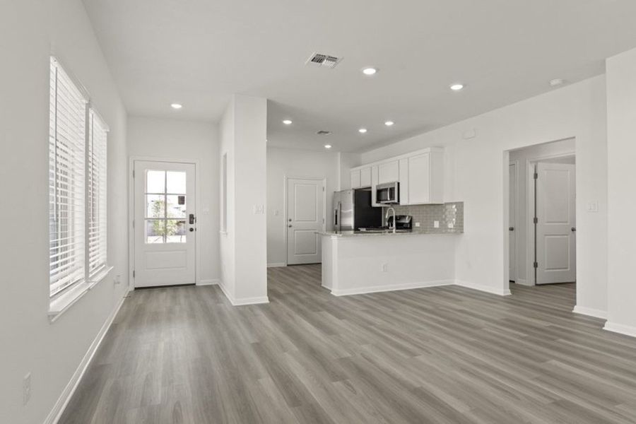 Representative unfurnished interior of a home built from the Frisco by Pacesetter Homes in Blanco Vista, San Marcos (Image 16).