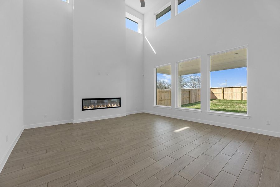 Spacious, unfurnished interior of a new home in Sienna, Missouri City (Image 15).