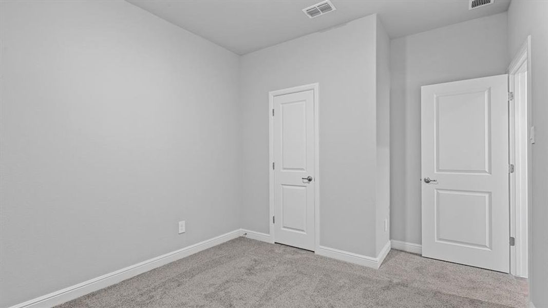 Spacious, unfurnished interior of a new home in Trails of Elizabeth Creek, Fort Worth (Image 35).