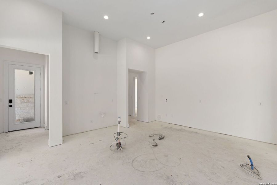Spacious, unfurnished interior of a new home in , Bulverde (Image 20).