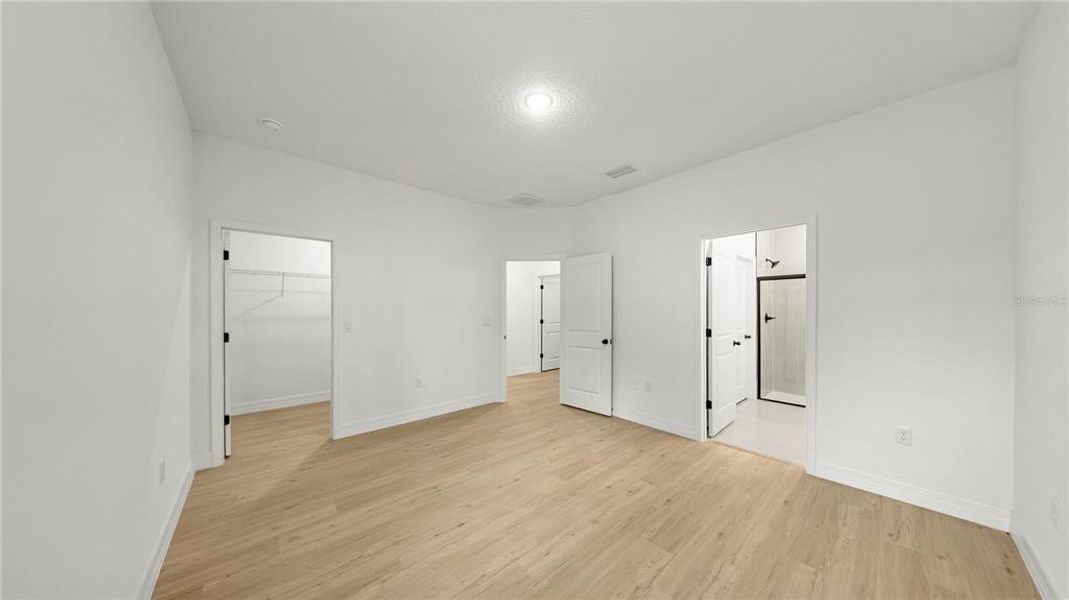 Spacious, unfurnished interior of a new home in , Citrus Springs (Image 14).
