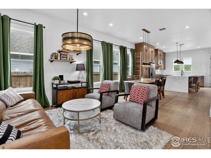 This warm living room welcomes you to 1206 Rose street! This warm living room welcomes you to 1206 Rose street!