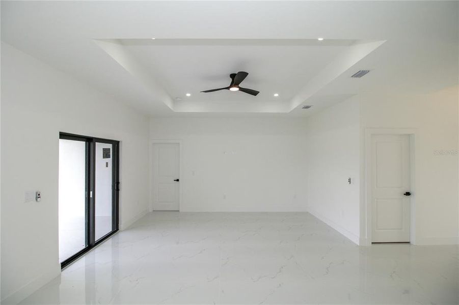 Spacious, unfurnished interior of a new home in , Lehigh Acres (Image 14).