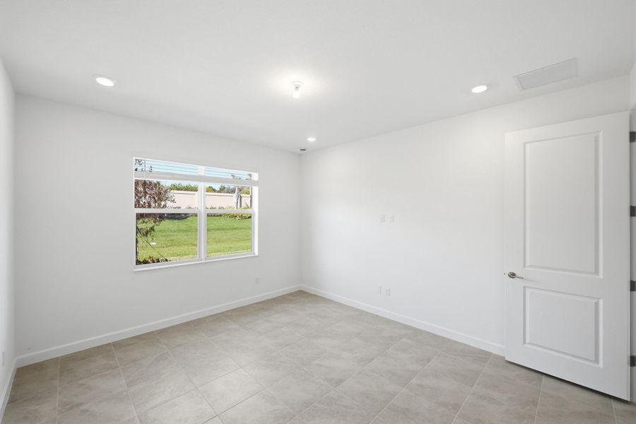 Prices, dimensions and features may vary and are subject to change. Photos are for illustrative purposes only. Prices, dimensions and features may vary and are subject to change. Photos are for illustrative purposes only.