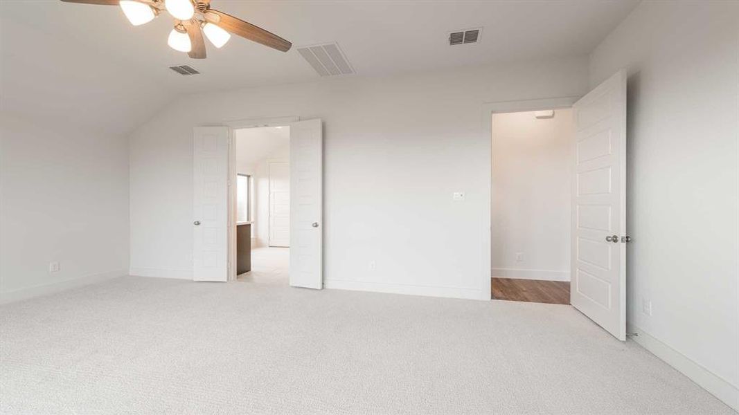 Spacious, unfurnished interior of a new home in Myrtle Creek 60', Waxahachie (Image 17). Spacious, unfurnished interior of a new home in Myrtle Creek 60', Waxahachie (Image 17).