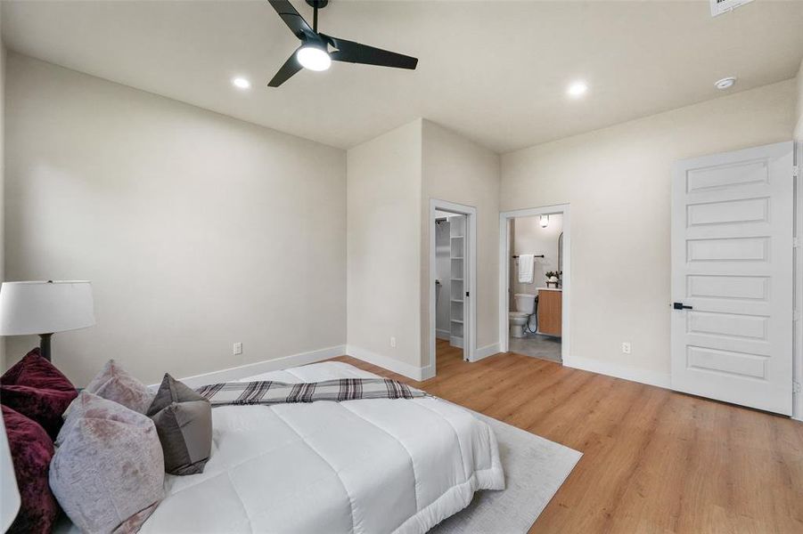 Furnished interior view inside a new home in , Dallas (Image 28). Furnished interior view inside a new home in , Dallas (Image 28).