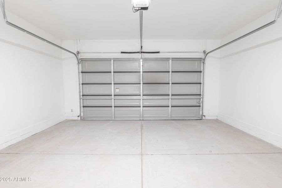 Garage (1) Garage (1)