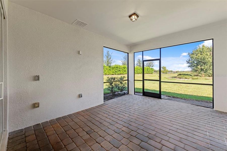 Spacious, unfurnished interior of a new home in , Punta Gorda (Image 19).