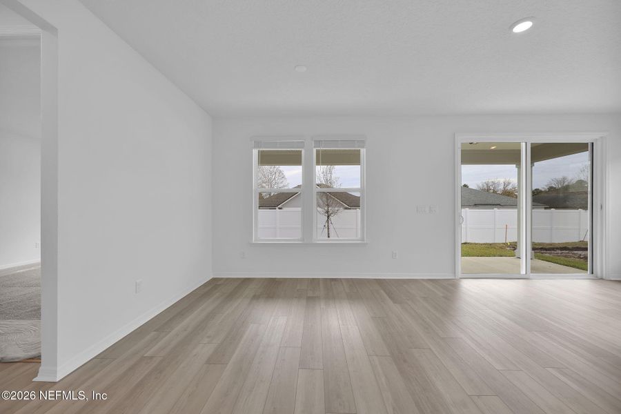 Spacious, unfurnished interior of a new home in Murray Farms, Middleburg (Image 21).