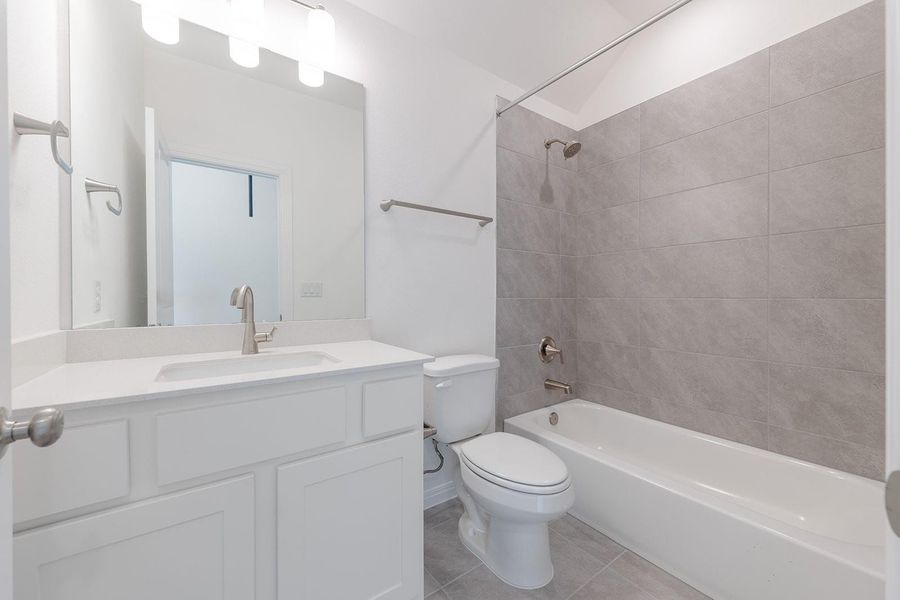 Furnished interior view inside a new home in Provence - 60', Austin (Image 12).