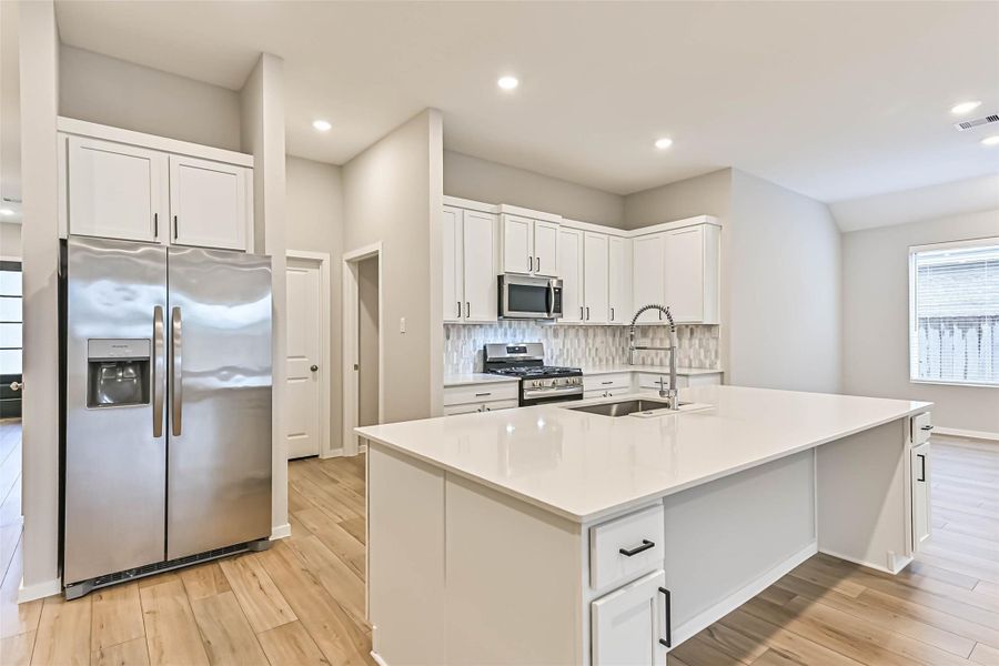 Furnished interior view inside a new home in Lago Mar, Texas City (Image 15).