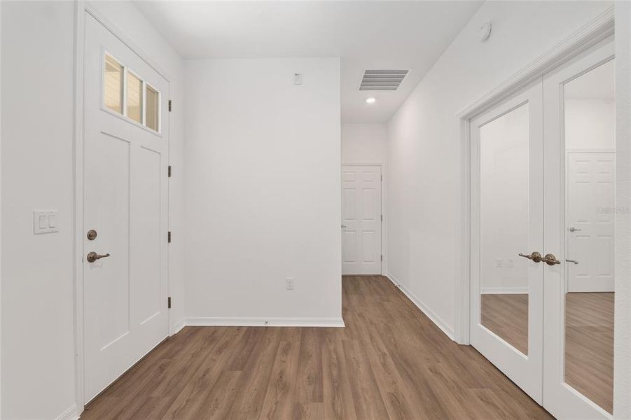 Spacious, unfurnished interior of a new home in , Ocala (Image 31).