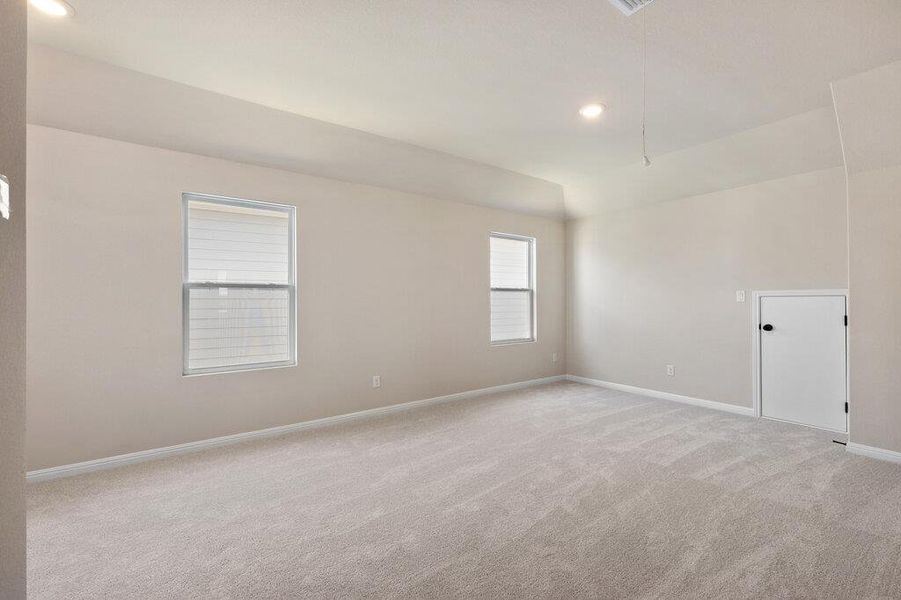 Spacious, unfurnished interior of a new home in Cannon Ranch, Dripping Springs (Image 24).
